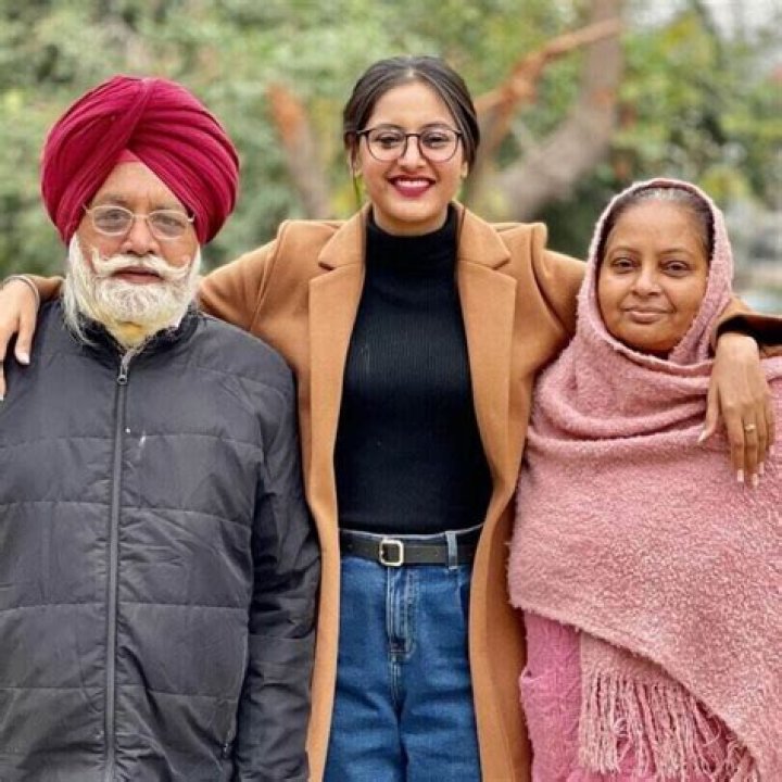 BlogLab | Banita Sandhu | Parents Ethnicity Religion And Siblings