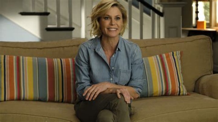 Claire Modern Family Actress: The Talented Julie Bowen