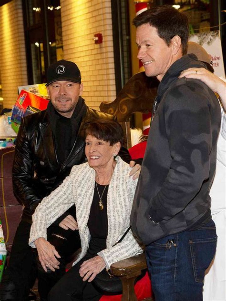 How Many Brothers And Sisters Does Donnie Wahlberg Have?
