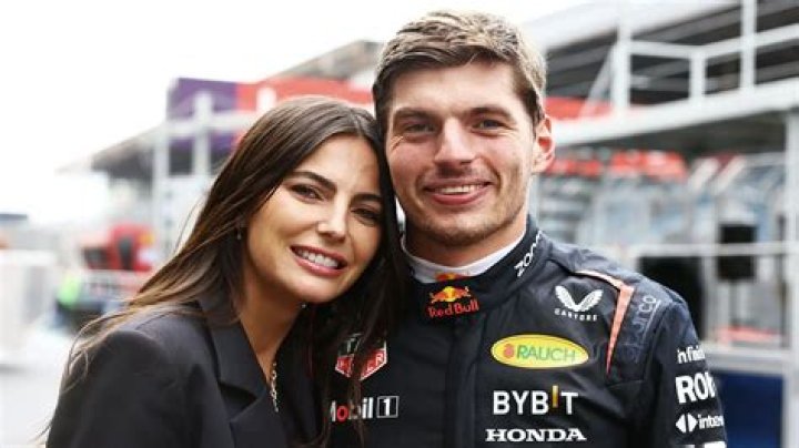 How Old Is Kelly Piquet: Unveiling The Formula 1 Beauty's Age