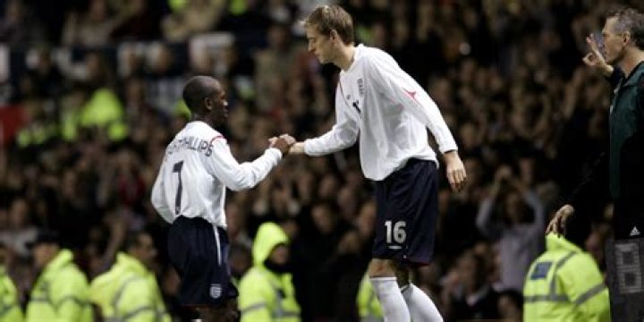 How Tall Is Peter Crouch? His Height In Feet