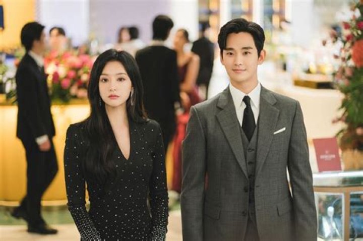 Kim Soo Hyun's Past Relationships: A Comprehensive Look