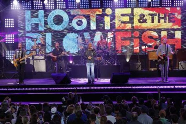 Who Is The Legendary Lead Singer Of Hootie & The Blowfish?